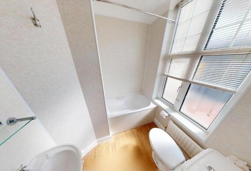 Отель Marine Lodge