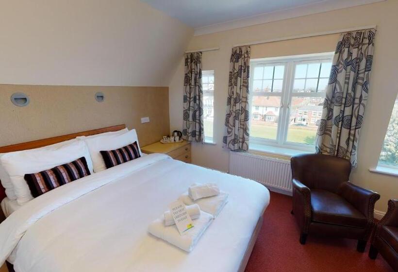 Отель Marine Lodge