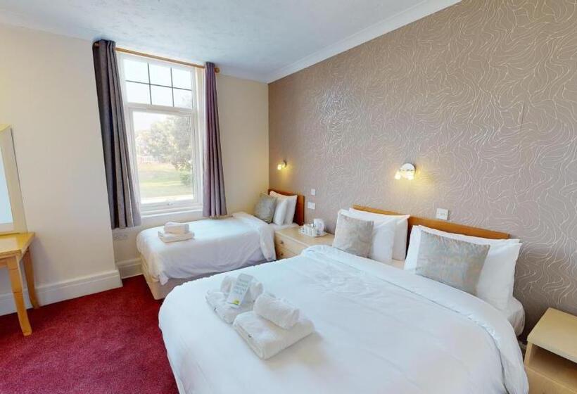 Отель Marine Lodge