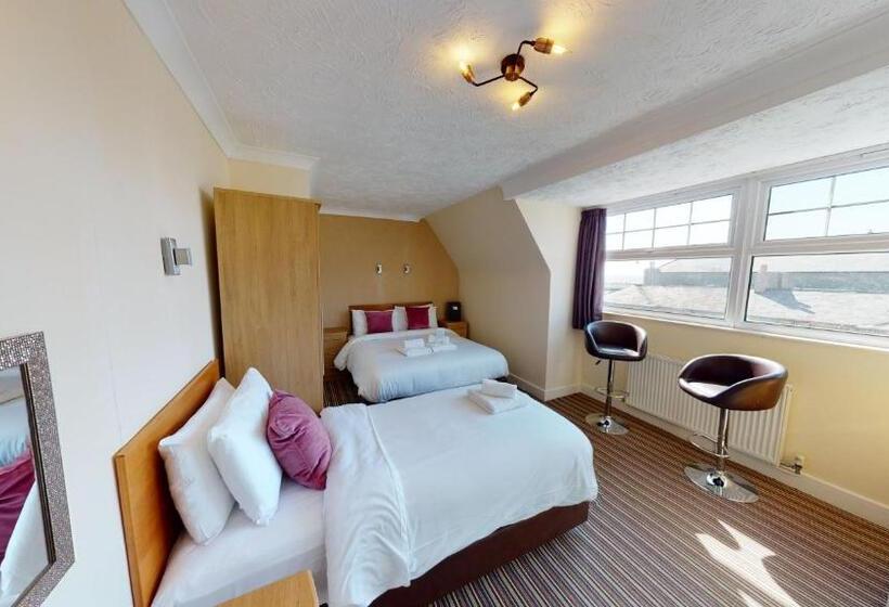 Отель Marine Lodge