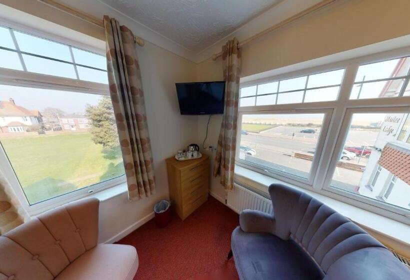 Отель Marine Lodge