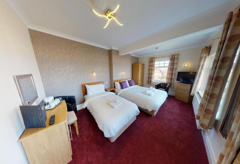 Отель Marine Lodge