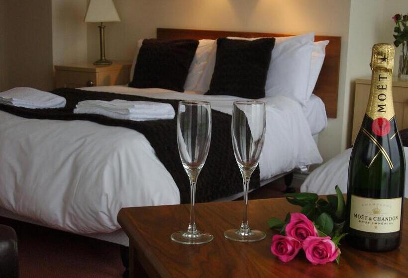 Отель Marine Lodge