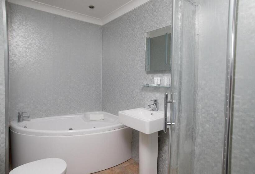 Отель Marine Lodge