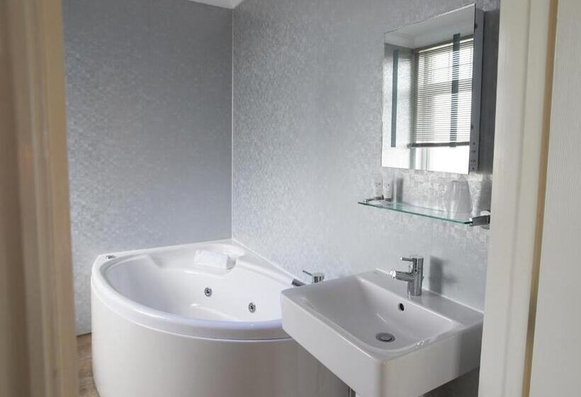 Отель Marine Lodge