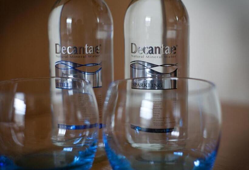 Отель Marine Lodge