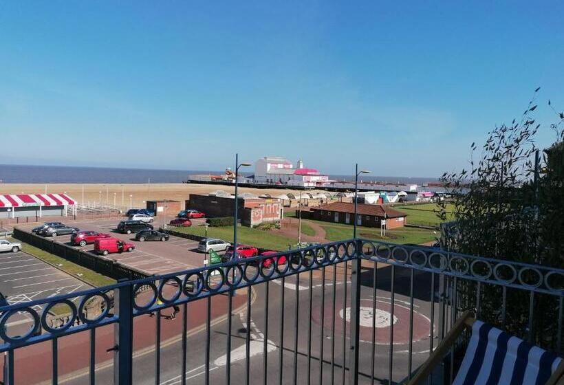 Отель Marine Lodge