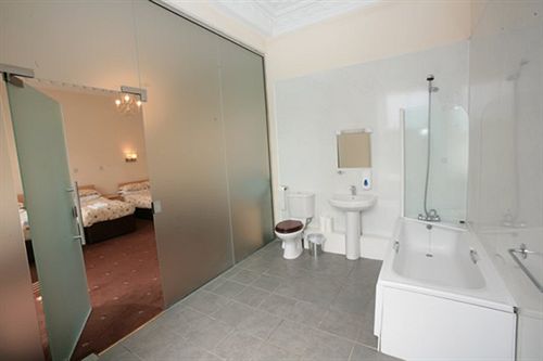 ホテル Mclays Guest House