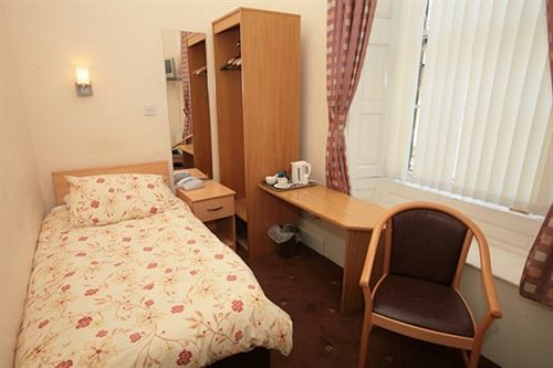 ホテル Mclays Guest House