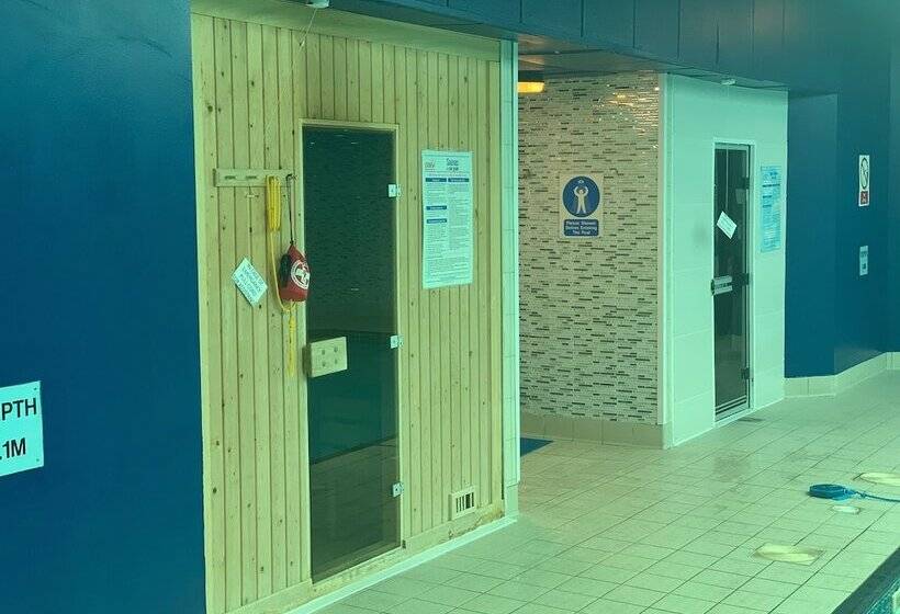 Отель Mercure Chester North Woodhey House