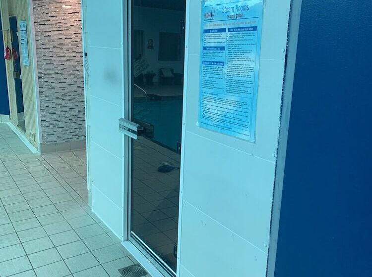 Отель Mercure Chester North Woodhey House