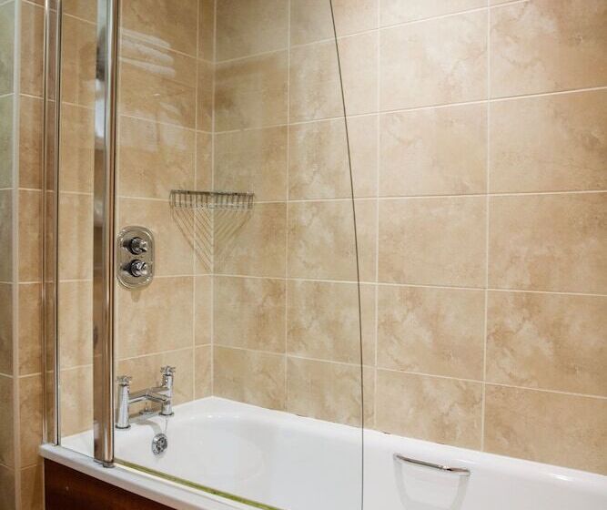 Отель Mercure Chester North Woodhey House