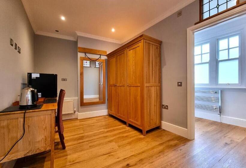 Отель Min Y Don Llandudno