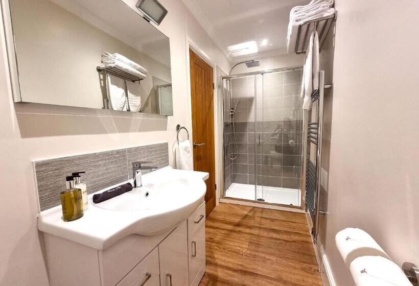 Отель Min Y Don Llandudno