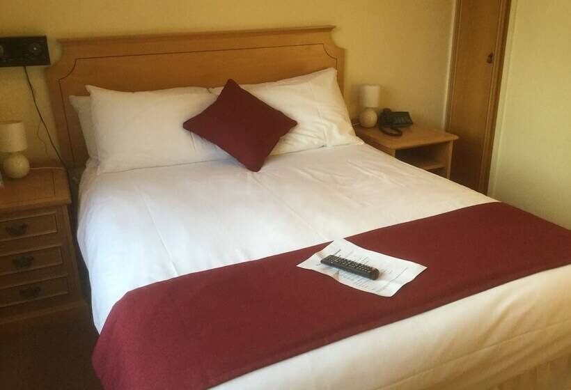 בית מלון כפרי The Nyton Guesthouse