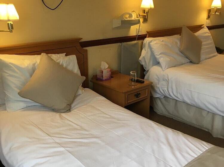 בית מלון כפרי The Nyton Guesthouse