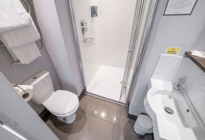 فندق Oak Tree Inn