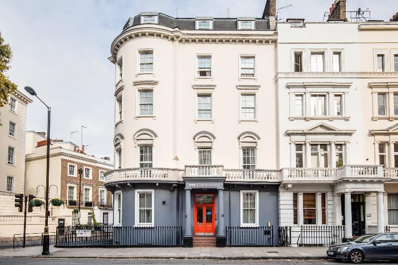 ホテル OYO Townhouse New England Victoria