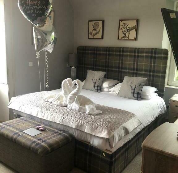 Отель Redcliffe