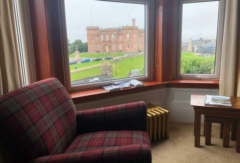 Отель Redcliffe