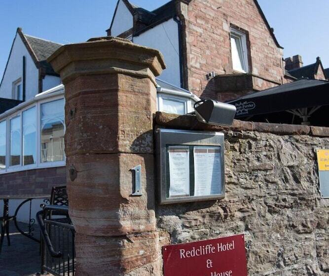 Отель Redcliffe