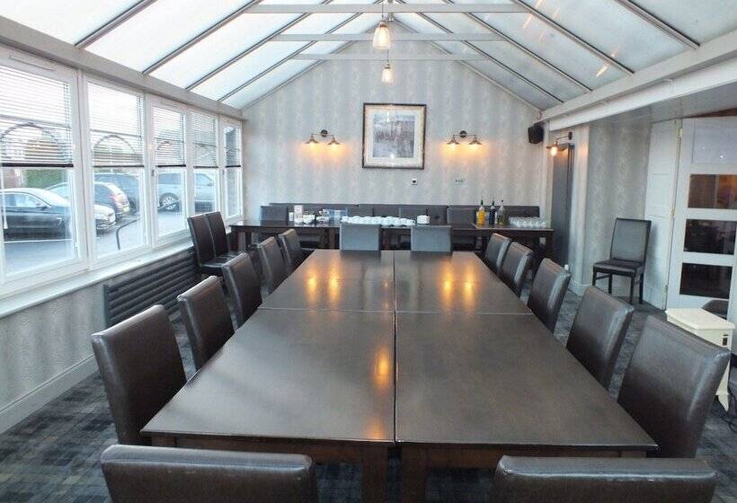 Отель Redcliffe