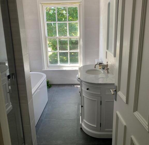 فندق Scarborough Hill Country Inn