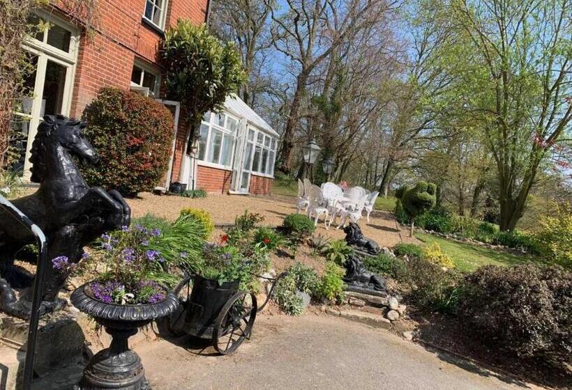 فندق Scarborough Hill Country Inn