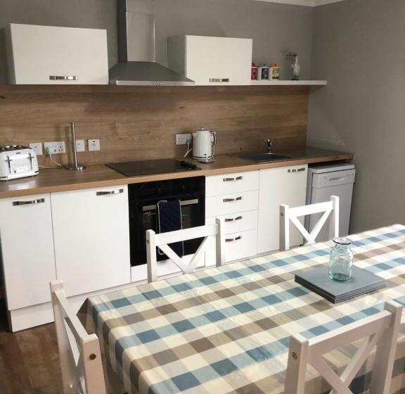 Отель Sinclair Bay Apartments