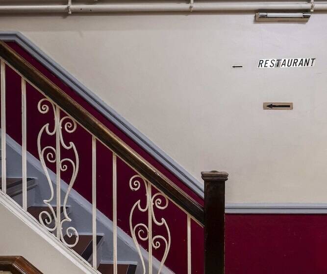 فندق Strand Continental   Hostel