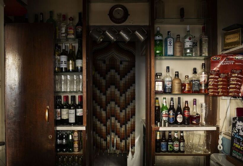 فندق Strand Continental   Hostel