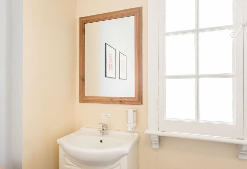 فندق Strand Continental   Hostel