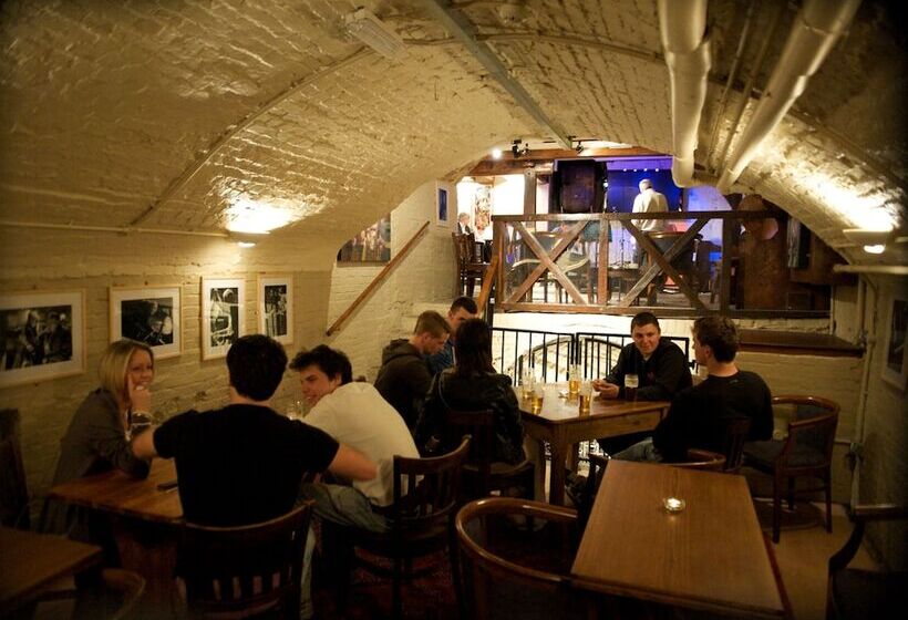 בית מלון כפרי The Bear