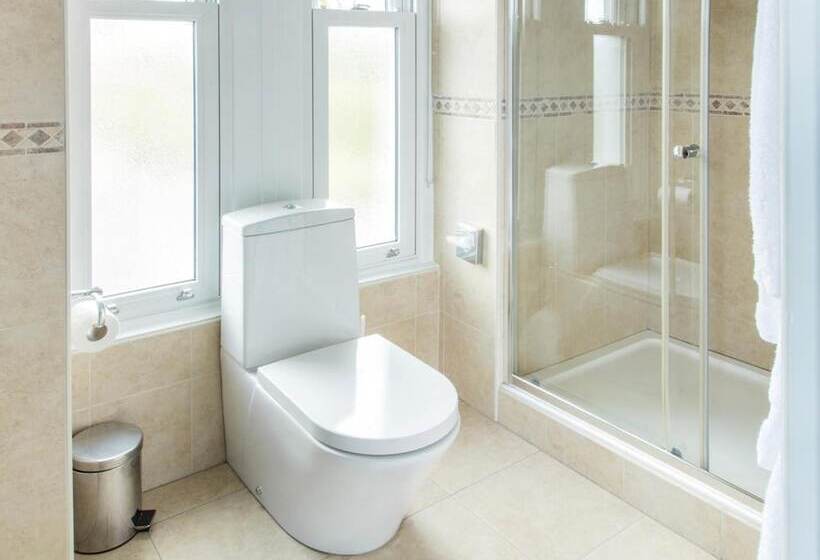 Отель The Broadmead