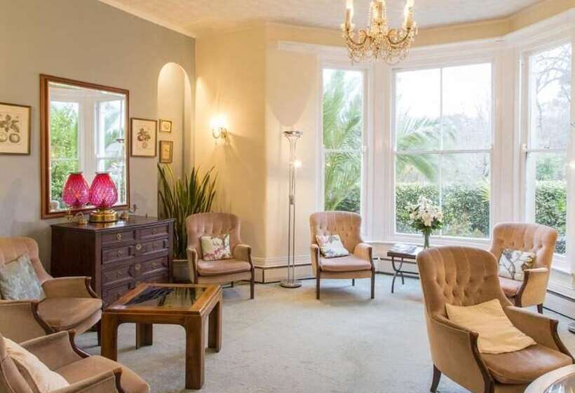 Отель The Broadmead