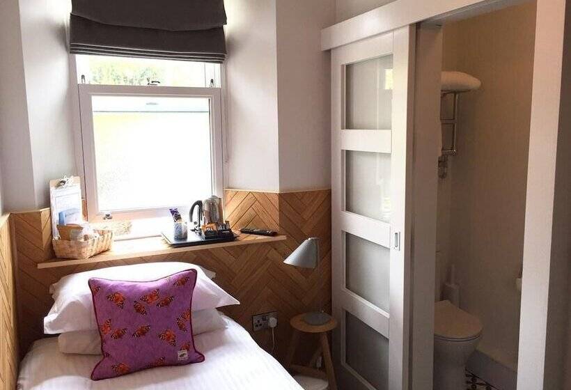 Отель The Broadmead