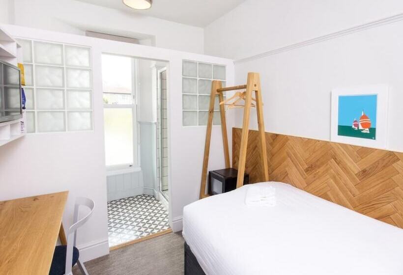 Отель The Broadmead