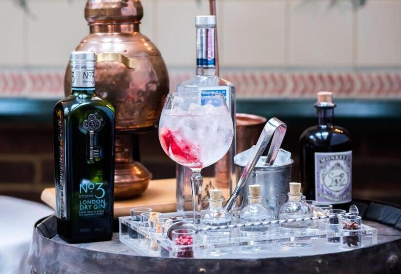 בית מלון כפרי The Chesterfield Mayfair