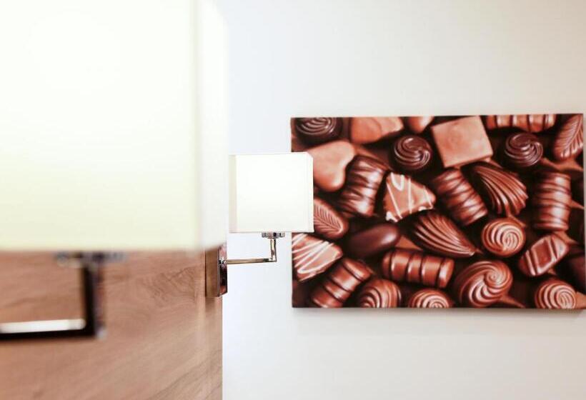 Отель The Chocolate Box