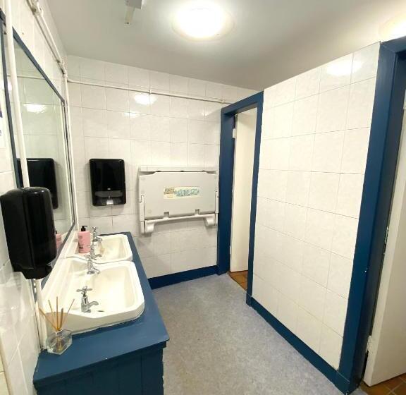 The County Hotel   Self Check In, Speed Wi Fi, Free Parking, Central Location