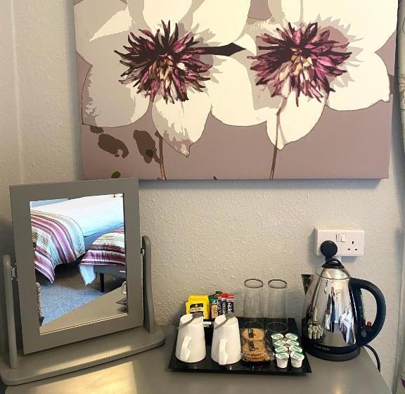 The County Hotel   Self Check In, Speed Wi Fi, Free Parking, Central Location