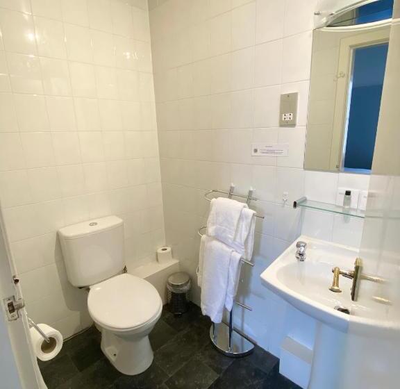 The County Hotel   Self Check In, Speed Wi Fi, Free Parking, Central Location