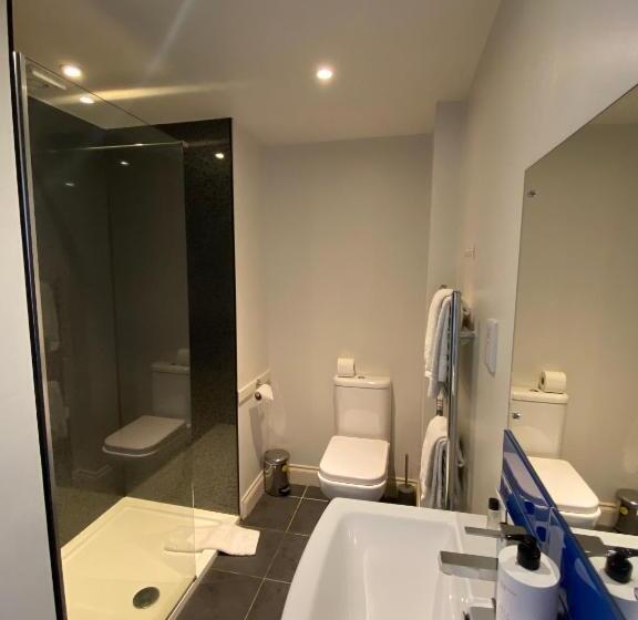 The County Hotel   Self Check In, Speed Wi Fi, Free Parking, Central Location