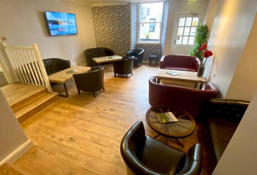 The County Hotel   Self Check In, Speed Wi Fi, Free Parking, Central Location