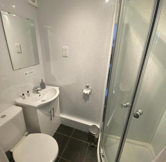 The County Hotel   Self Check In, Speed Wi Fi, Free Parking, Central Location