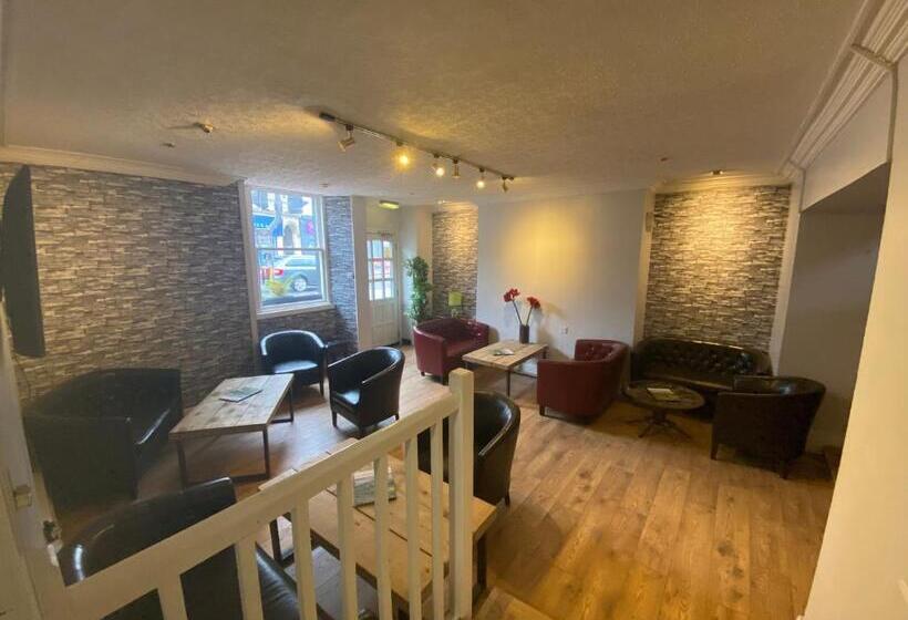 The County Hotel   Self Check In, Speed Wi Fi, Free Parking, Central Location