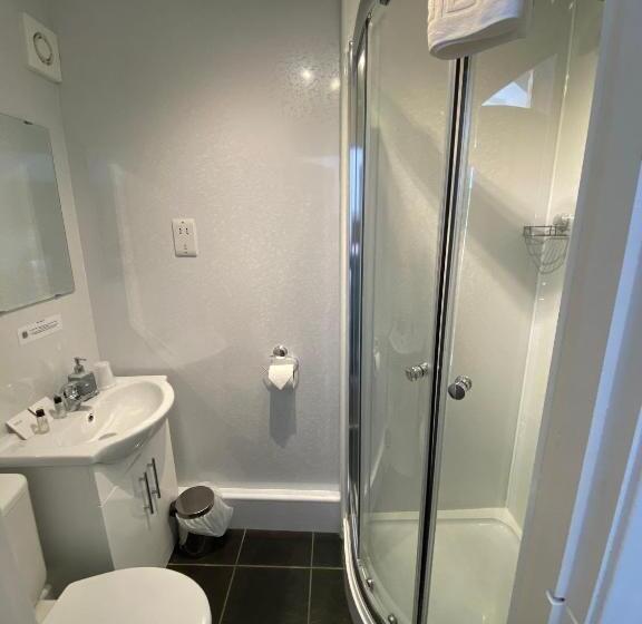 The County Hotel   Self Check In, Speed Wi Fi, Free Parking, Central Location