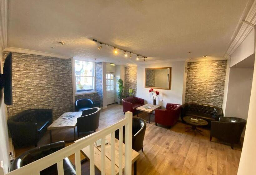 The County Hotel   Self Check In, Speed Wi Fi, Free Parking, Central Location