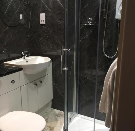 The County Hotel   Self Check In, Speed Wi Fi, Free Parking, Central Location