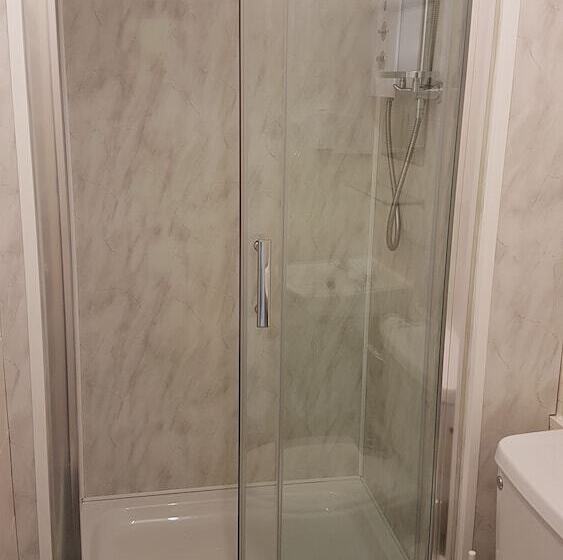 בית מלון כפרי The Hampton Court Guesthouse